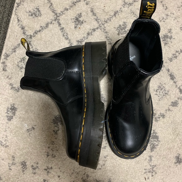 Dr. Martens 2976 Quad Chelsea Boot - Picture 4 of 4